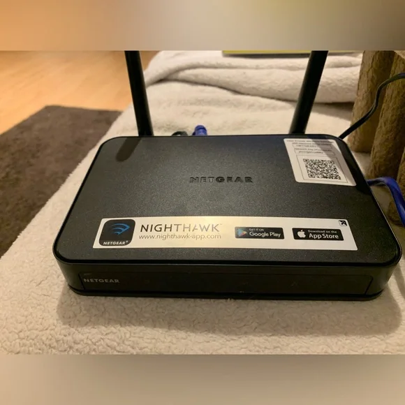 Netgear AC750 Dual Band WiFi Router Model R6020 - Picture 2 of 3